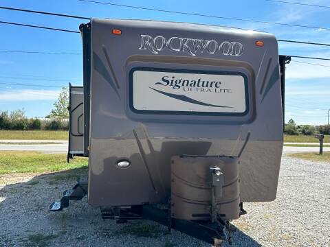 2014 Rockwood Signature Ultra Lite 8327SS for sale at Kentuckiana RV Wholesalers in Charlestown IN