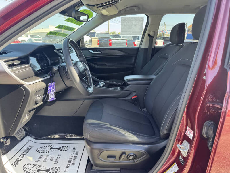 2023 Jeep Grand Cherokee L Laredo