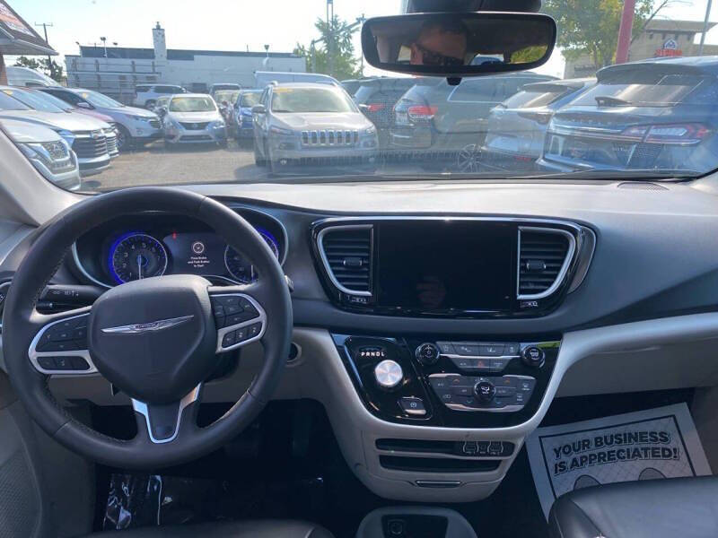 2023 Chrysler Pacifica Touring L