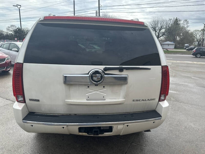2011 Cadillac Escalade Luxury