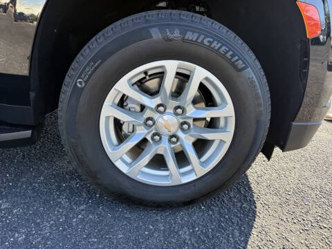 2024 Chevrolet Suburban LT