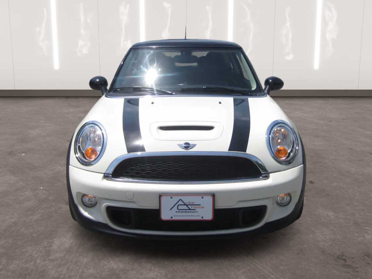 Off white 2013 MINI Hardtop Cooper S Cooper S 2dr Hatchback 2