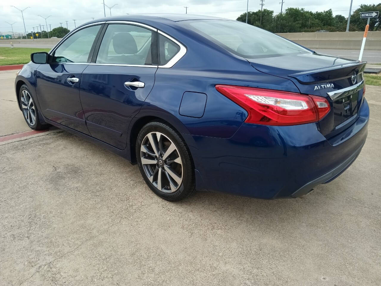 2016 Nissan Altima for sale at Auto Haus Imports in Grand Prairie, TX