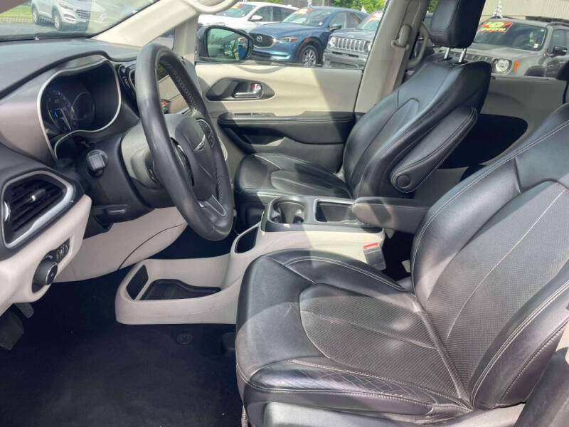 2022 Chrysler Pacifica Touring L