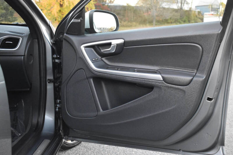 2016 Volvo S60 T5 Drive-E R-Design SE