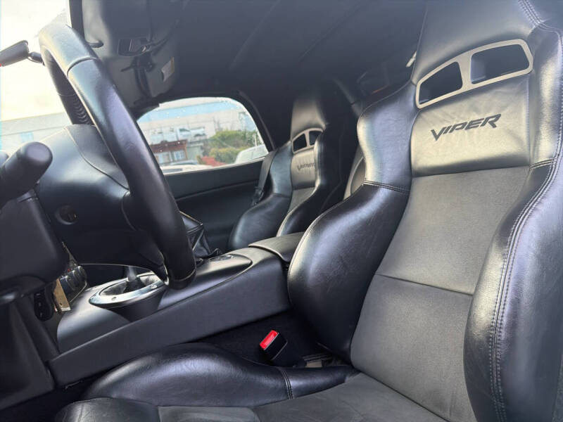 2004 Dodge Viper SRT-10