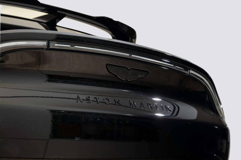 2025 Aston Martin DBX 707