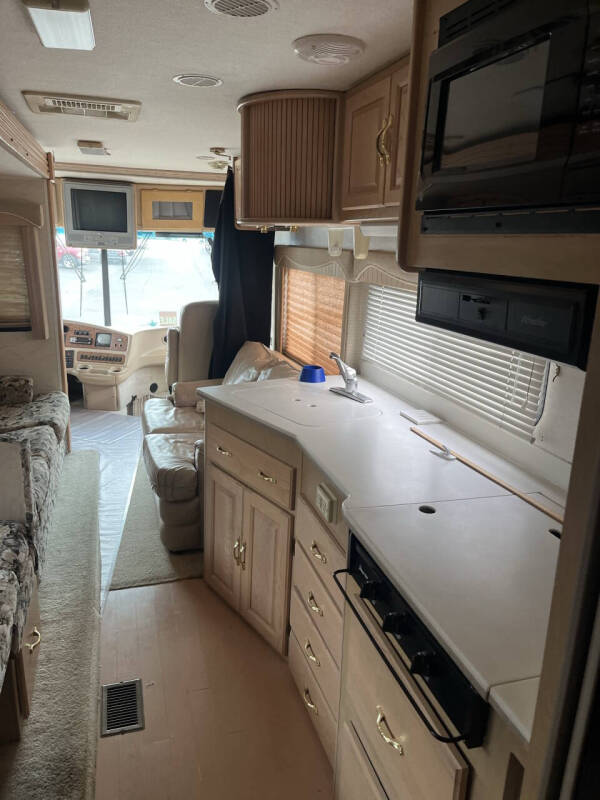 1998 Freightliner XC Chassis