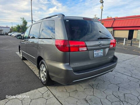 2004 Toyota Sienna LE 7 Passenger