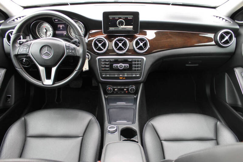 2015 Mercedes-Benz GLA-Class GLA250 photo 26