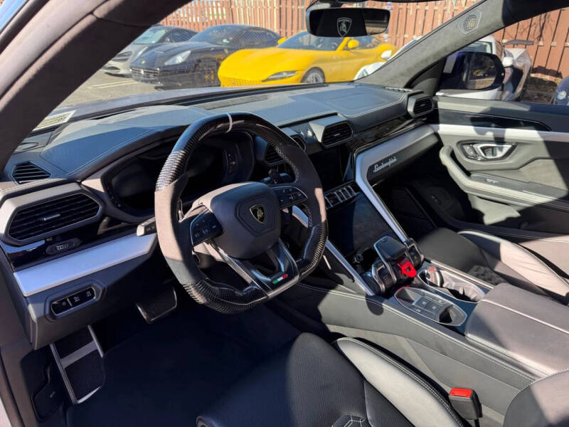 2020 Lamborghini Urus