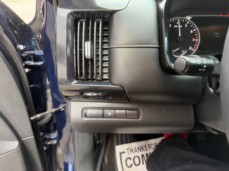 2024 Nissan Pathfinder SV