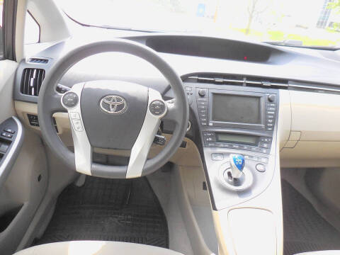 2010 Toyota Prius III