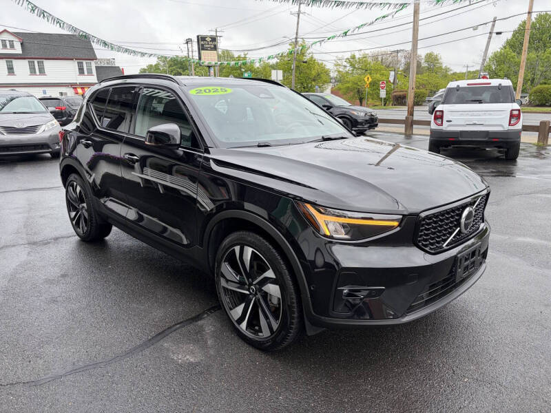 2025 Volvo XC40 Plus - Photo 3