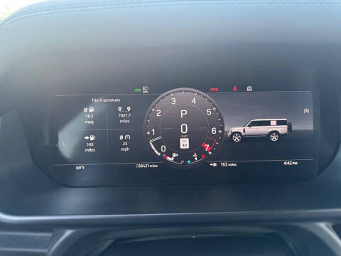 2024 Land Rover Defender 130 P400 X-Dynamic SE