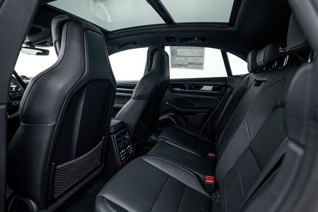 2025 Porsche Macan 4S Electric