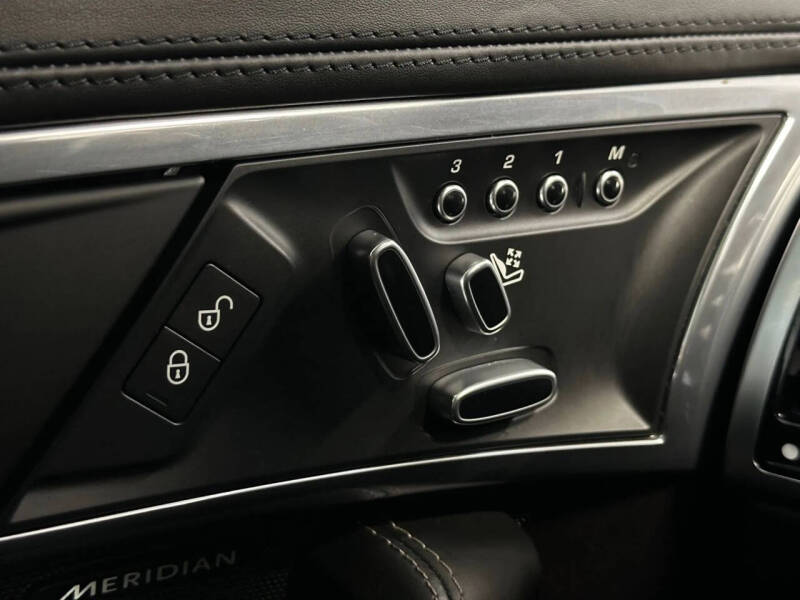 2019 Jaguar F-TYPE P300