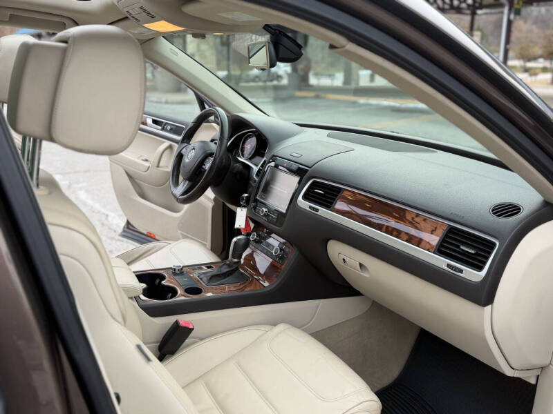 2012 Volkswagen Touareg TDI Sport