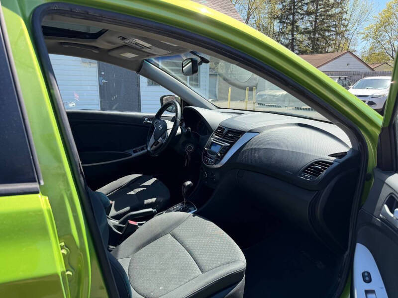 2012 Hyundai Accent SE