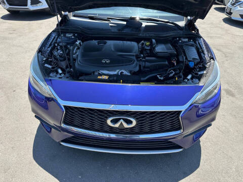 2017 Infiniti QX30 Sport