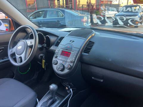 2011 Kia Soul +