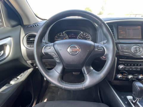 2016 Nissan Pathfinder SV