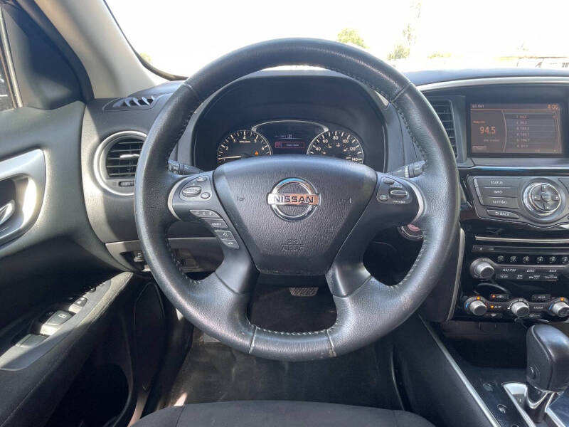 2016 Nissan Pathfinder SV