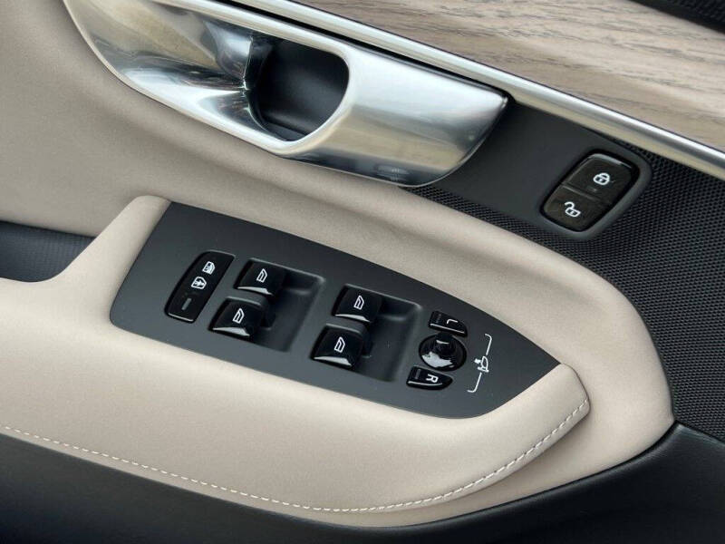 2026 Volvo XC90 B6 Plus 7P