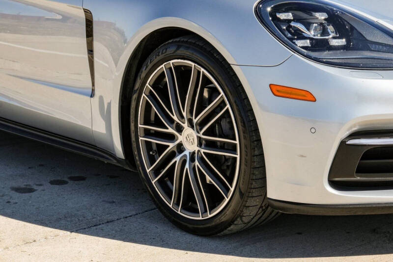 2018 Porsche Panamera 4