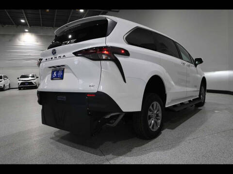 2025 Toyota Sienna LE 8-Passenger