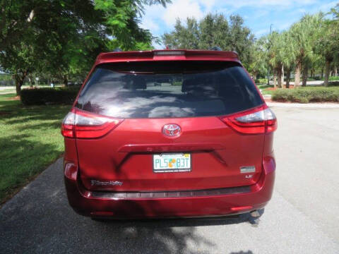 2020 Toyota Sienna LE Mobility 7-Passenger