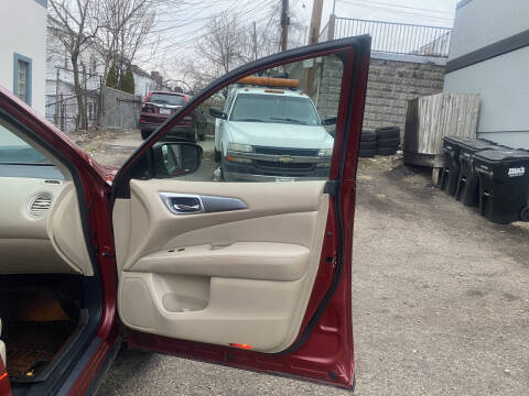 2017 Nissan Pathfinder SL