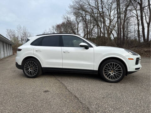 2023 Porsche Cayenne Platinum Edition