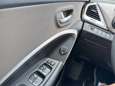 2017 Hyundai Santa Fe SE