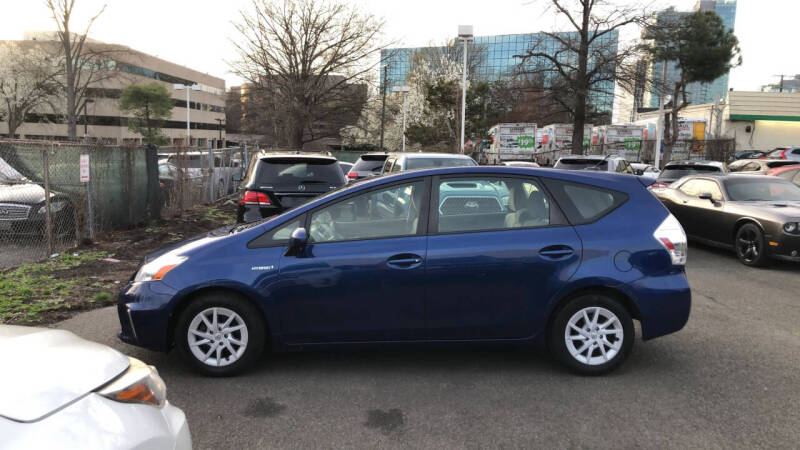 2013 Toyota Prius v Three