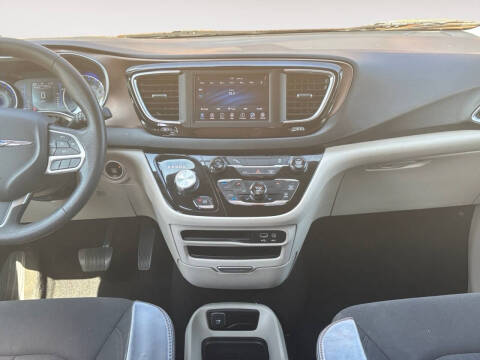 2021 Chrysler Voyager LX