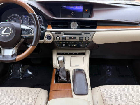 2017 Lexus ES 300h