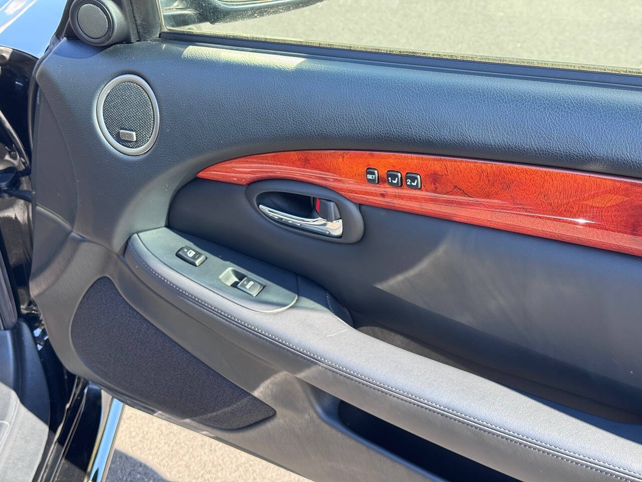 2004 Lexus SC 430 19