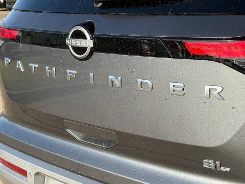 2025 Nissan Pathfinder SL