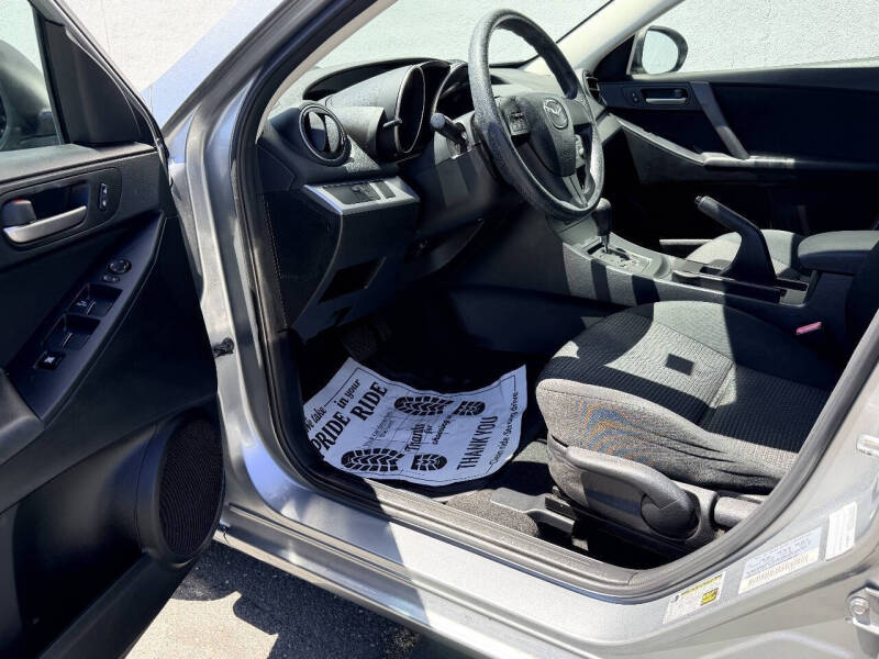 2013 Mazda MAZDA3 i SV