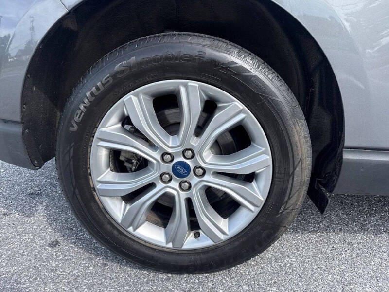 2022 Ford Edge Titanium