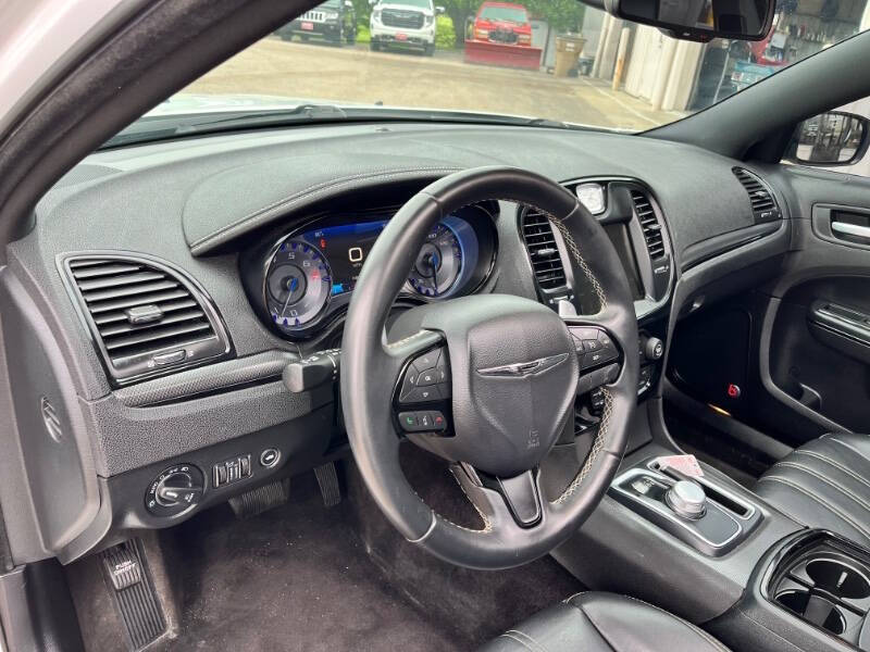2016 Chrysler 300