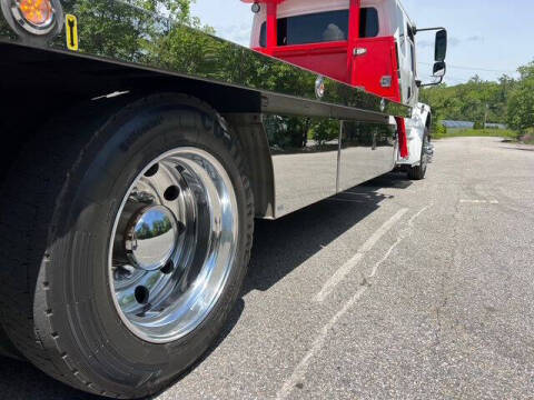2023 Freightliner M2 106