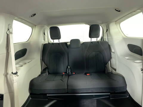 2024 Chrysler Voyager LX