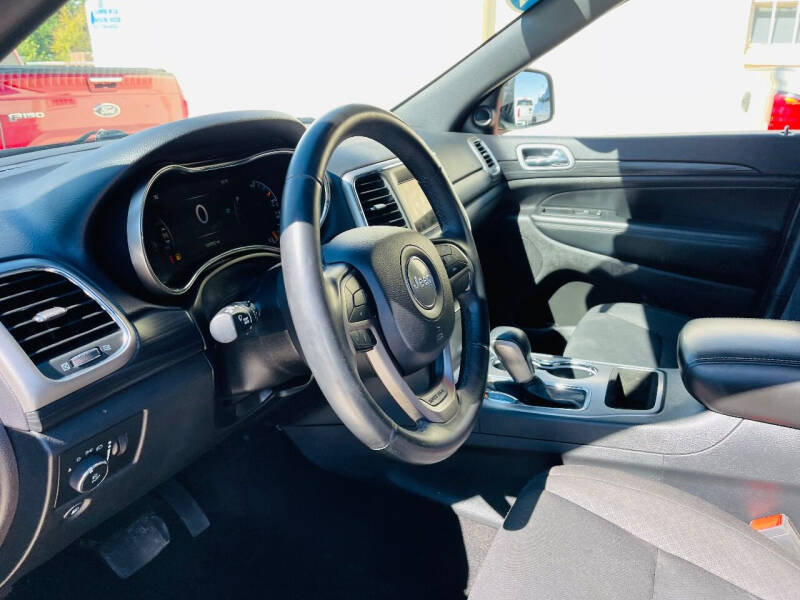 2019 Jeep Grand Cherokee Laredo