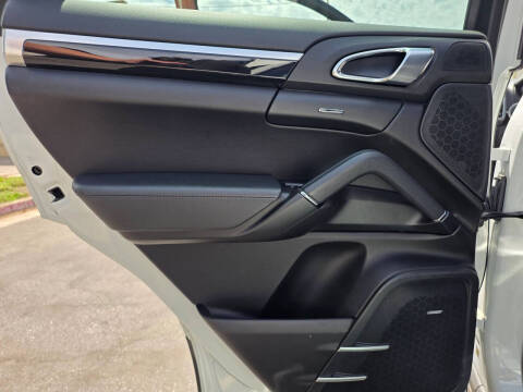 2014 Porsche Cayenne Platinum