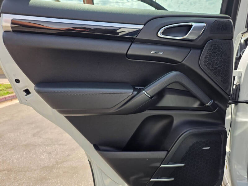 2014 Porsche Cayenne Platinum