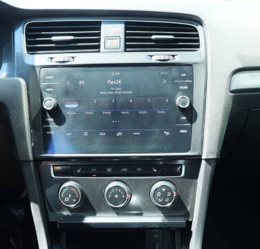 2018 Volkswagen Golf TSI SE