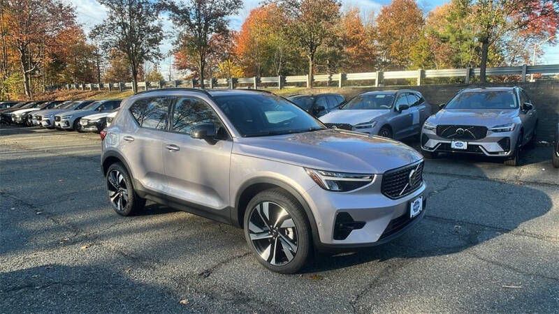 2026 Volvo XC40 B5 Plus