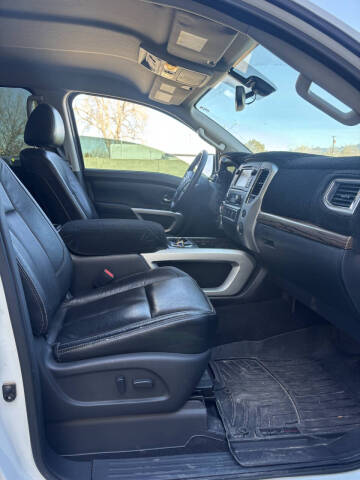 2017 Nissan Titan SL